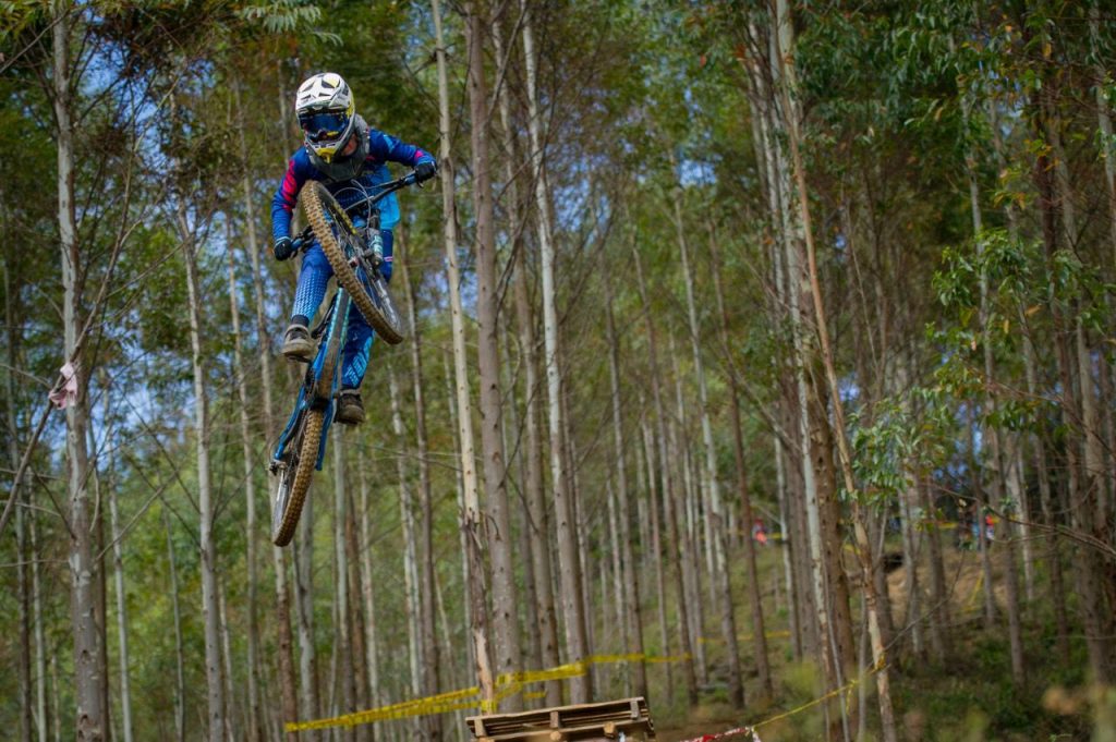 El deportista quilichagueño 🚴🏻 Sebastián Holguín viajará a Europa para representar a toda Colombia
