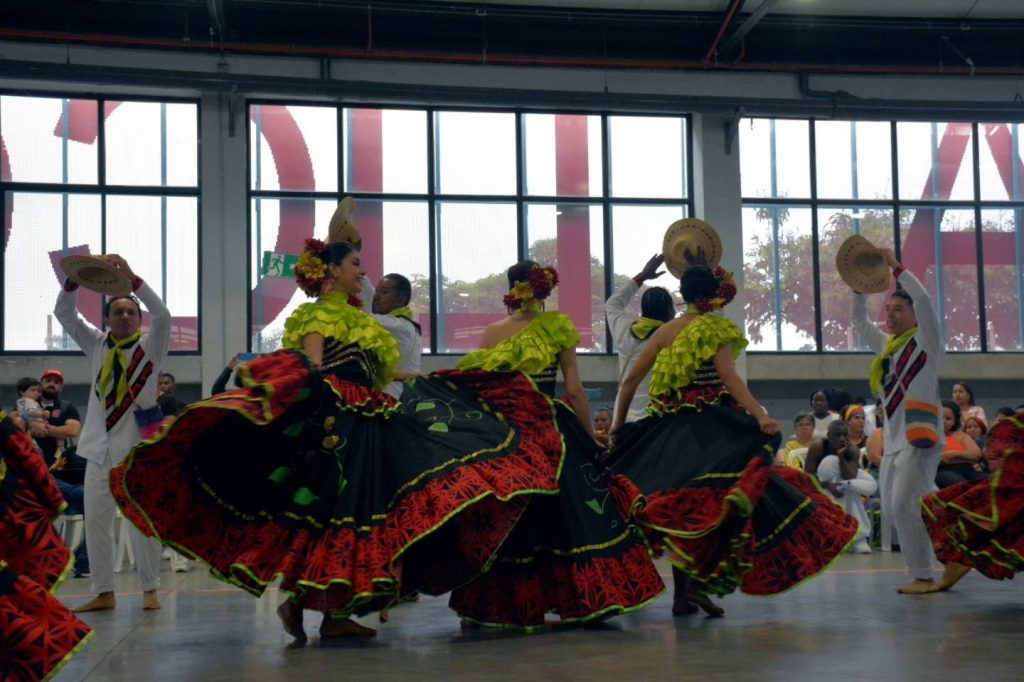bailarines de Folclor bailarines de Folclor